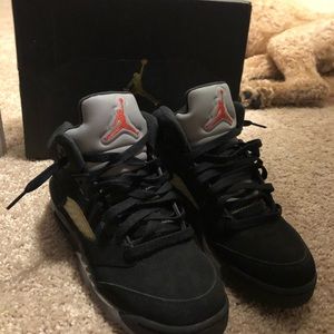 black jordan 5